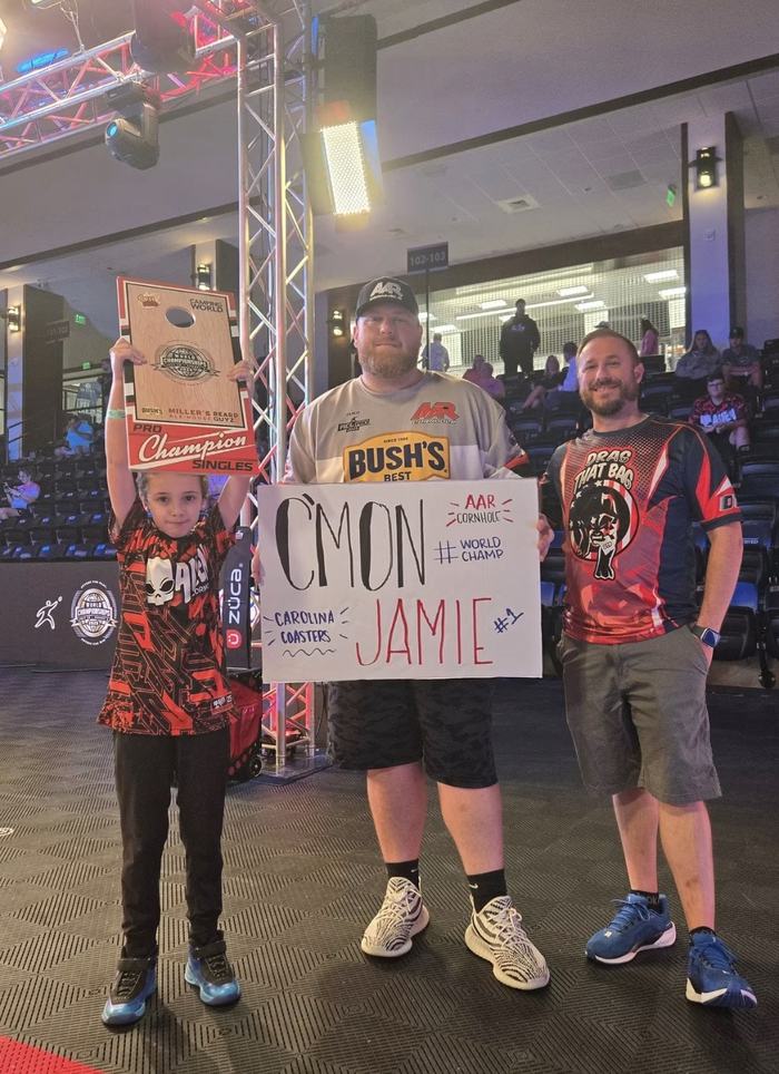 Jamie Graham with fans holding a 'C'mon Jamie' sign at the World Championships
